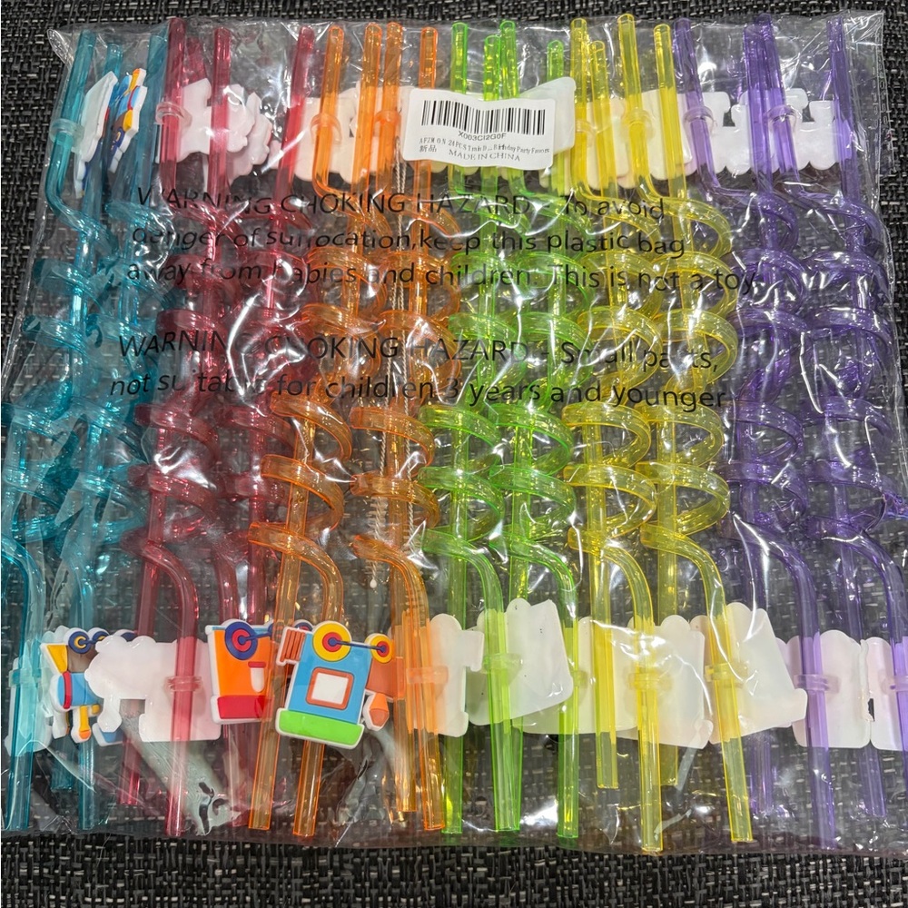 24 Pack Colorful Train-Themed Spiral Straws - Picture 2 of 3